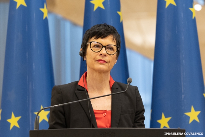 1113634__67f4d4222e92c